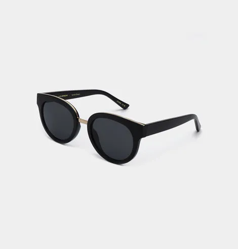 Elegant Medium Sized Sunglasses <span>JOLIE<span>