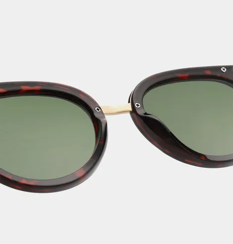 Elegant Medium Sized Sunglasses <span>JOLIE<span>