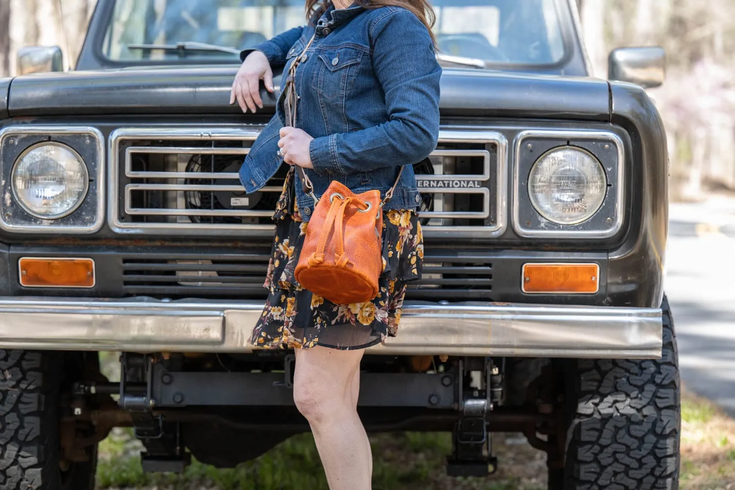 LEATHER BUCKET BAG - SMALL - TANGERINE BISON