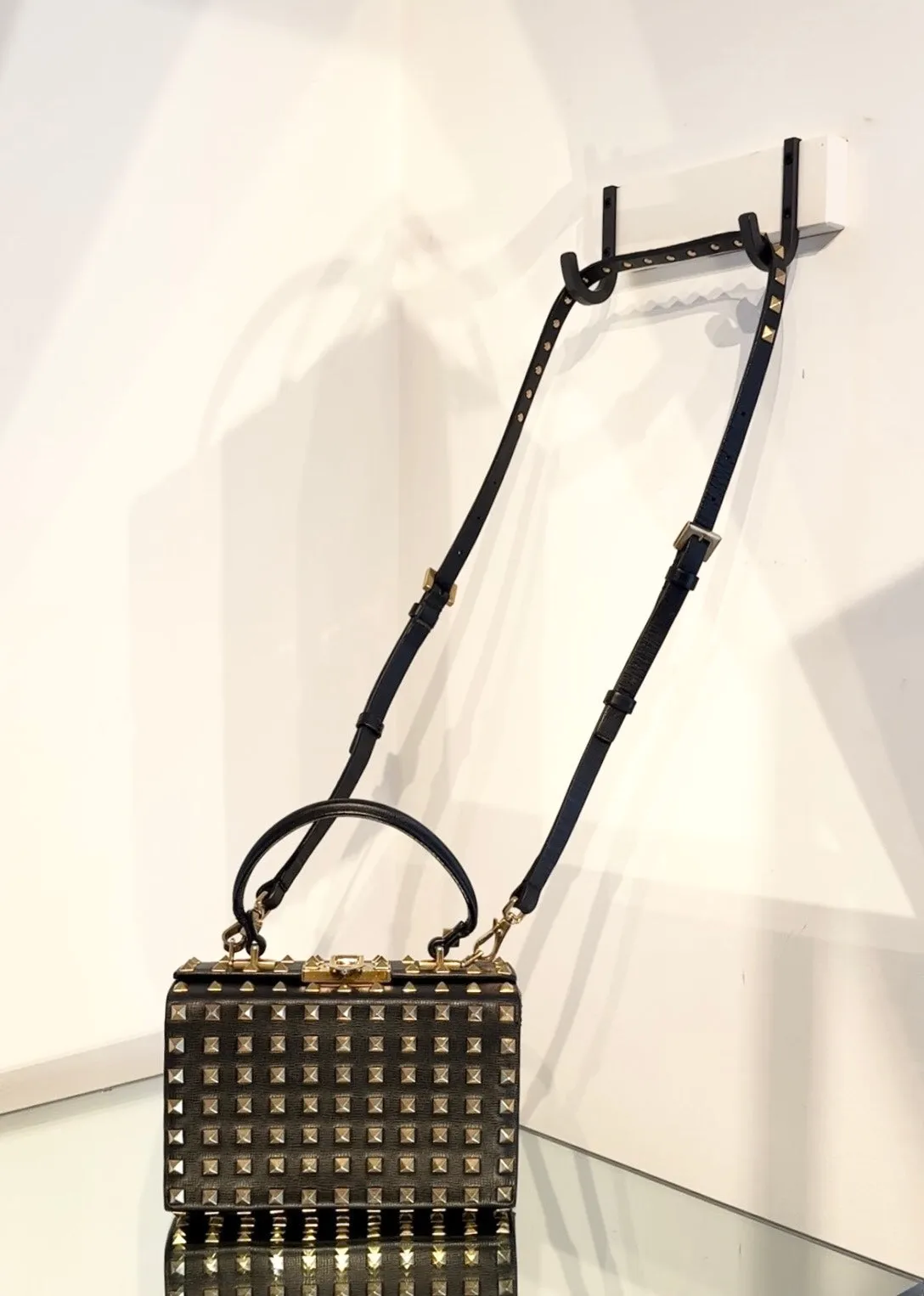 VALENTINO GARAVANI Rockstud Spike Leather Handle Shoulder Bag